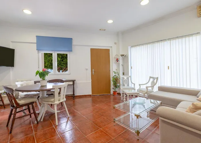 Vivienda En Calle La Luna